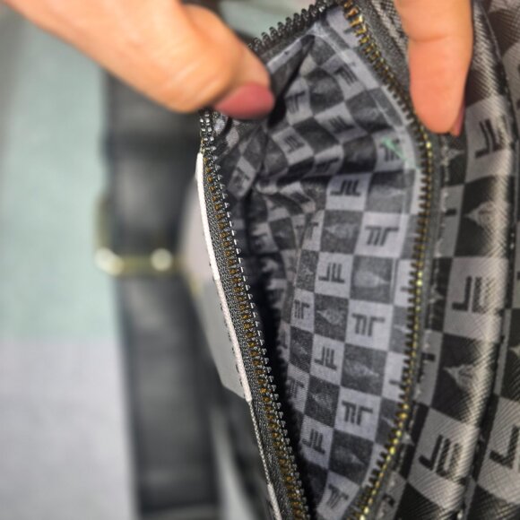 London Fog Camera Crossbody Bag - Picture 6 of 8